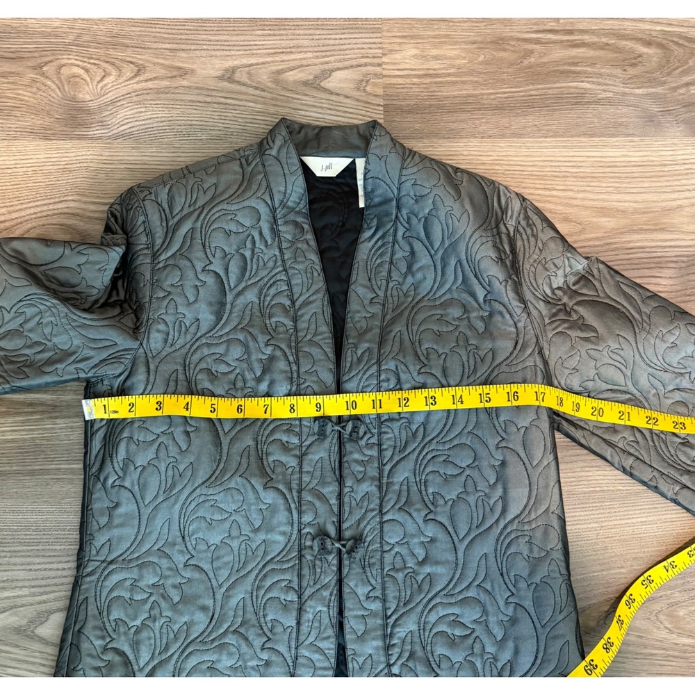 J. Jill Vintage Gray Silk Quilted Asian Frog Button Jacket Women's Size XS - Picture 6 of 7